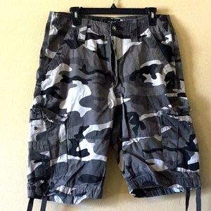 Men’s cargo shorts camo